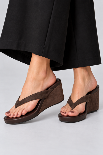 KAYO | ZEHENTRENNER-SANDALEN MIT KEILABSATZ