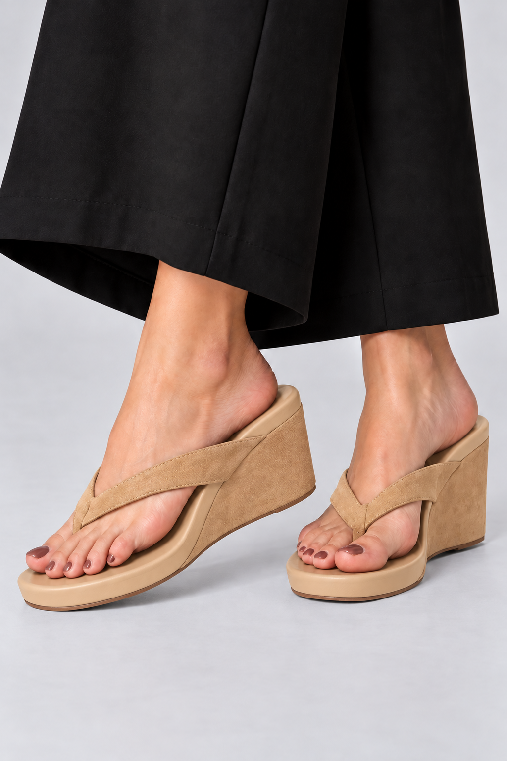 KAYO | ZEHENTRENNER-SANDALEN MIT KEILABSATZ