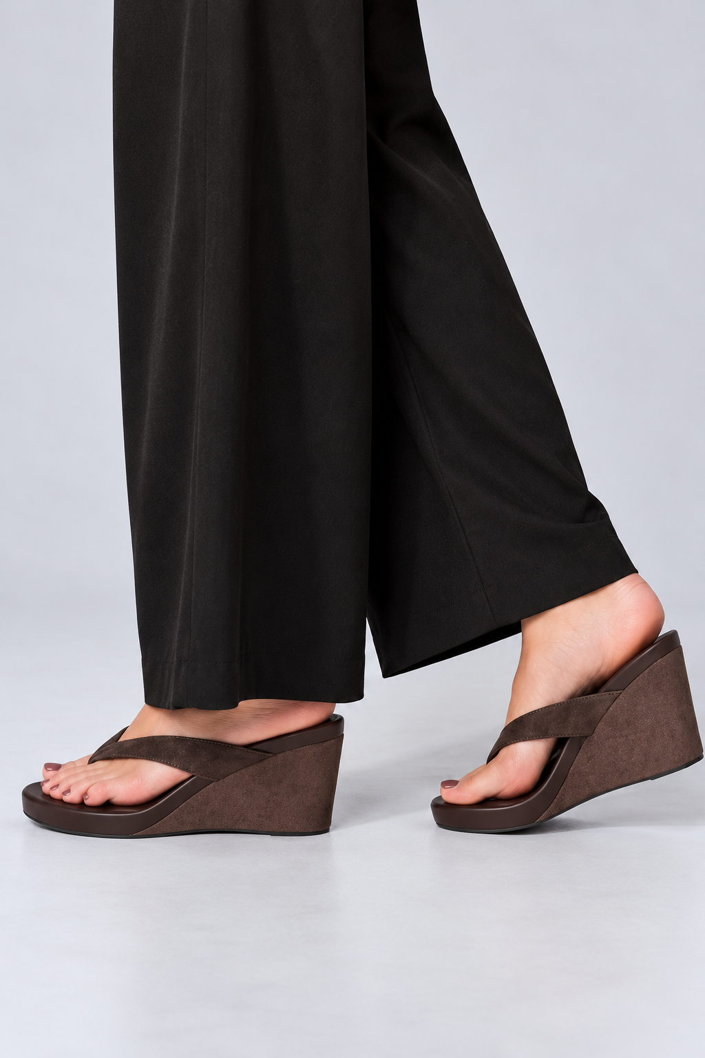 KAYO | ZEHENTRENNER-SANDALEN MIT KEILABSATZ