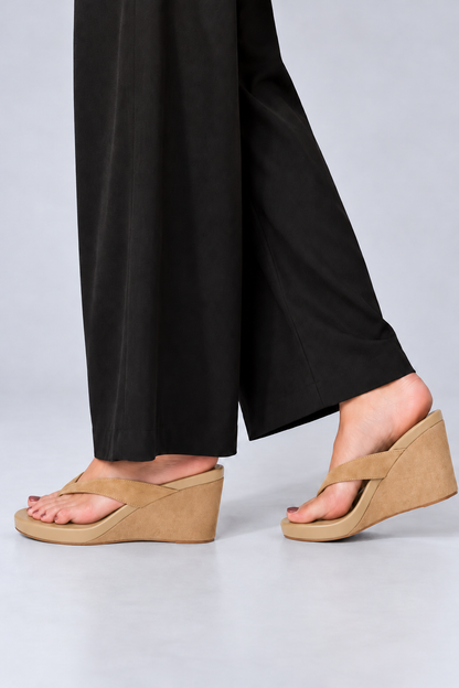KAYO | ZEHENTRENNER-SANDALEN MIT KEILABSATZ